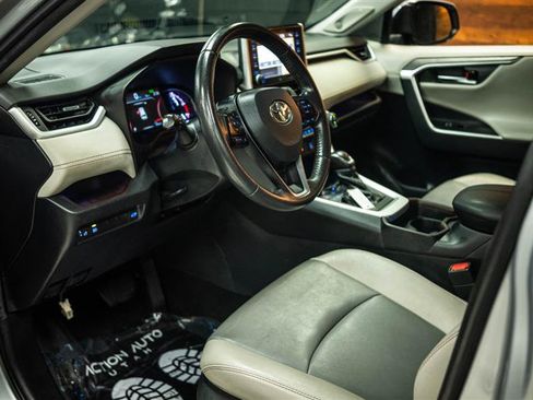 Used 2019 Toyota RAV4 Limited w/ Carpet Mat Package FWD image 9