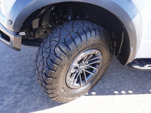 Certified 2020 Ford F150 Raptor w/ Equipment Group 802A Luxury image 32