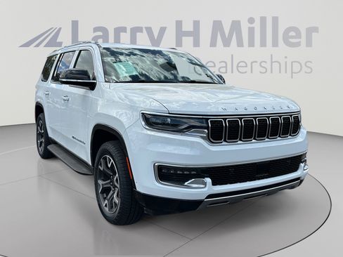 Used 2024 Jeep Wagoneer Series III AWD/4WD image 7
