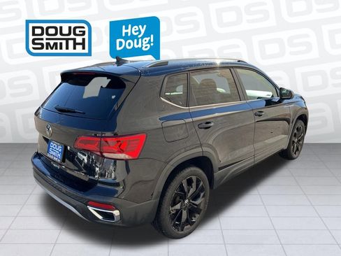 Used 2024 Volkswagen Taos SE FWD image 6