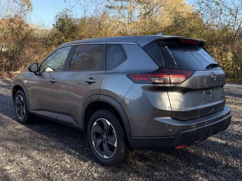 Used 2024 Nissan Rogue SV image 5