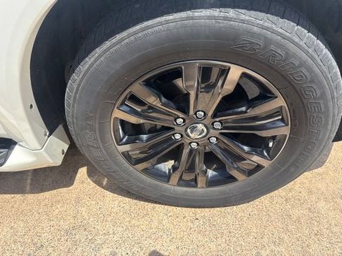 Used 2019 Nissan Armada Platinum w/ Captain's Chairs Package RWD image 12