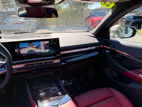 Used 2025 BMW 540i xDrive image 36