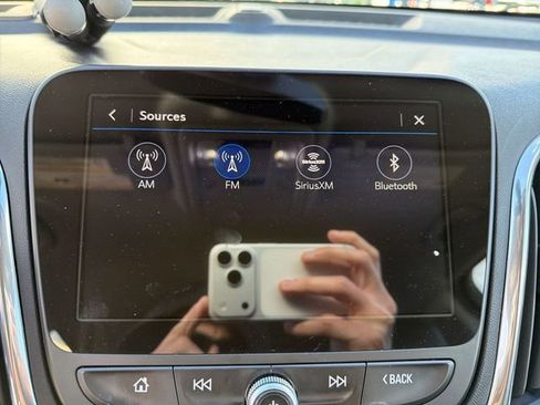 Used 2019 Chevrolet Equinox Premier image 18