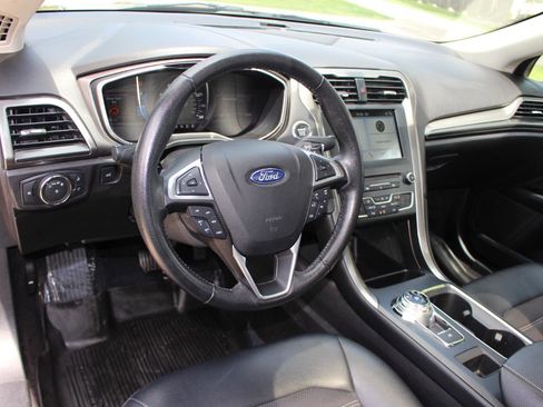 Used 2017 Ford Fusion SE w/ Equipment Group 201A AWD/4WD image 18