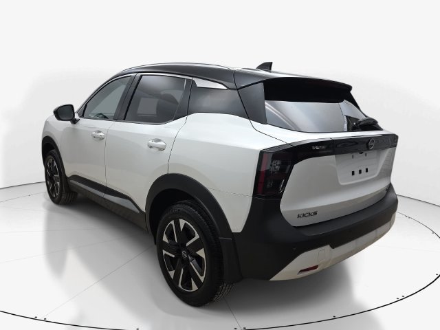 Used 2025 Nissan Kicks SR FWD image 8