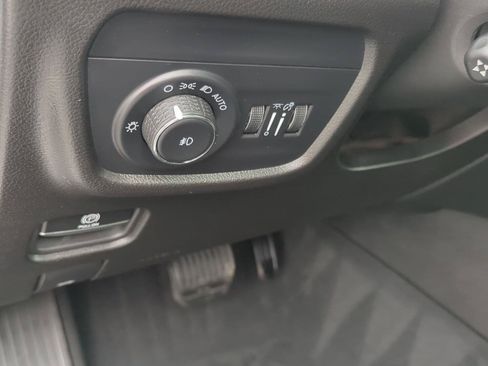 Used 2024 Jeep Grand Cherokee Limited w/ Luxury Tech Group II AWD/4WD image 17