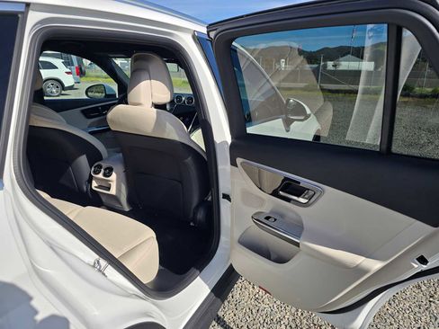 Used 2026 Mercedes-Benz GLC 300 image 14