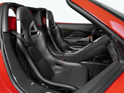 Used 2004 Porsche Carrera GT RWD image 29