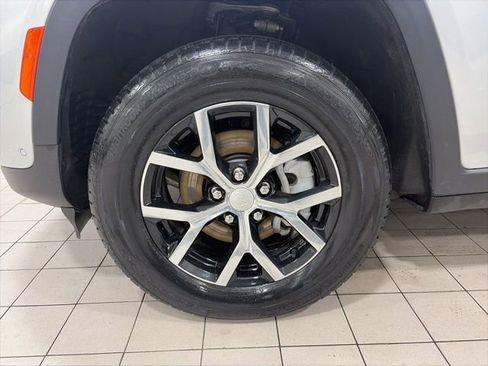 Used 2023 Jeep Grand Cherokee Limited AWD/4WD image 20