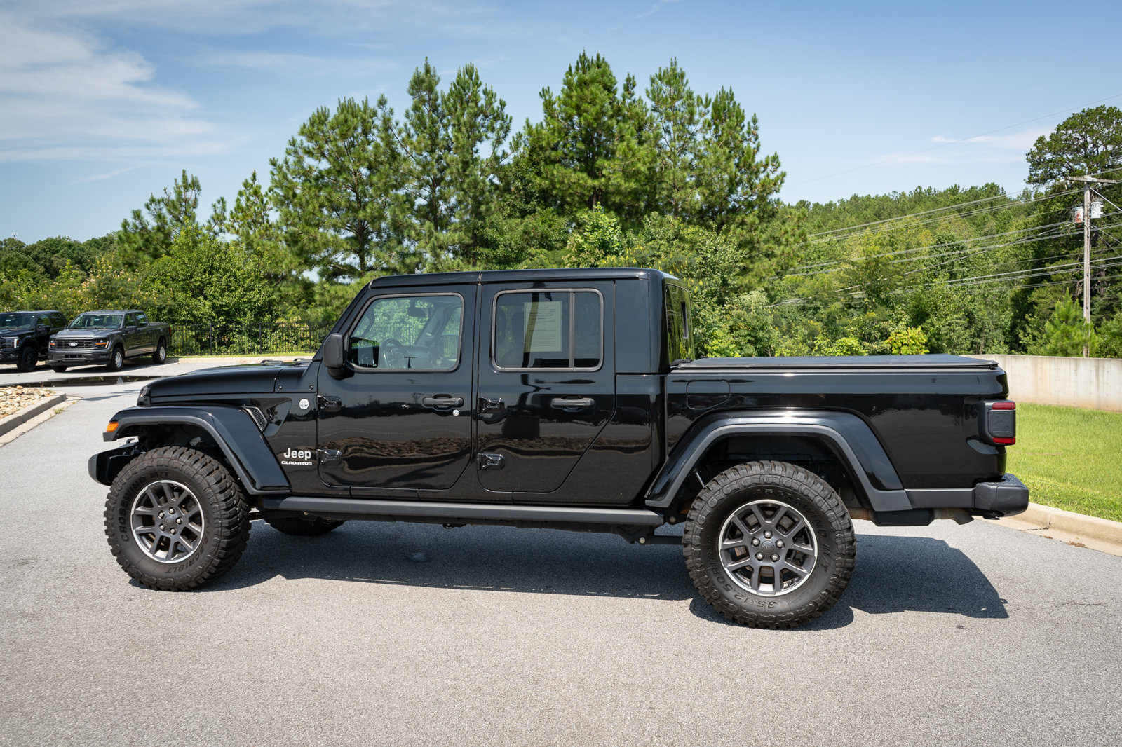 Used 2020 Jeep Gladiator Overland AWD/4WD image 7