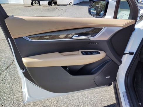 Used 2021 Cadillac XT6 Premium Luxury w/ Platinum Package AWD/4WD image 22