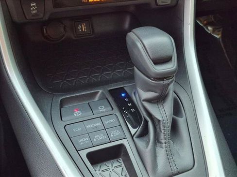 Used 2023 Toyota RAV4 LE AWD/4WD image 11