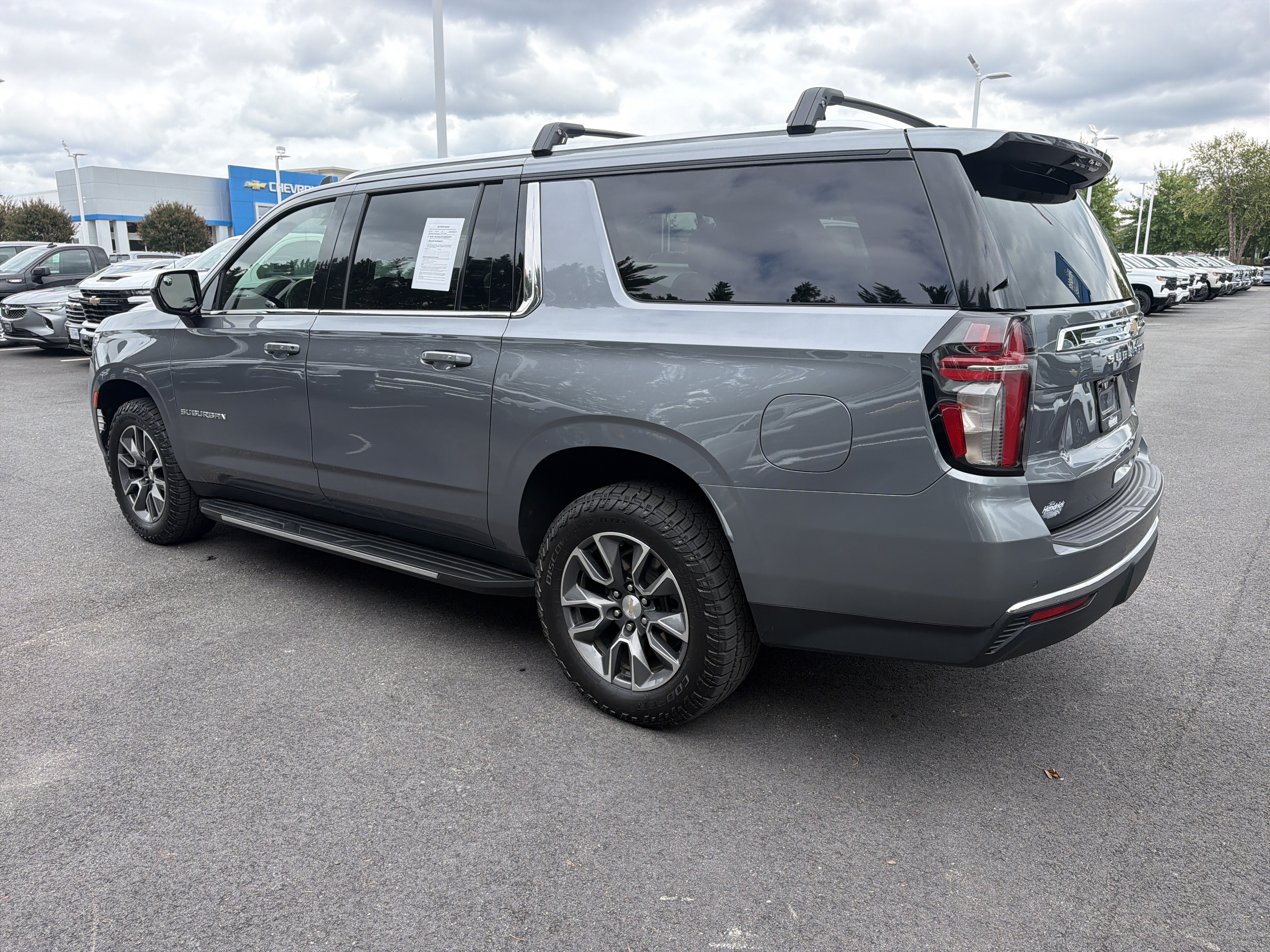 Used 2021 Chevrolet Suburban LT AWD/4WD image 8