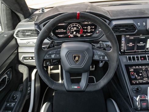 Used 2024 Lamborghini Urus Performante image 39