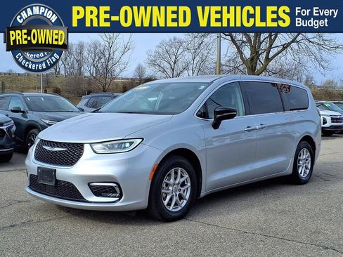 Used 2024 Chrysler Pacifica Touring-L FWD image 1