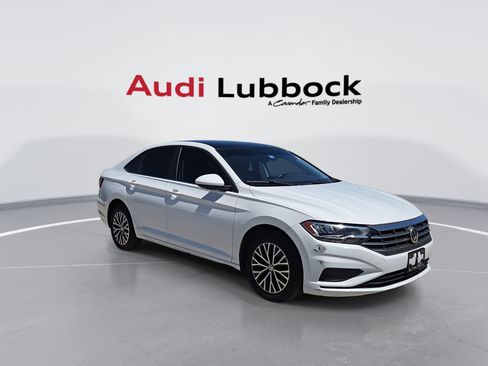 Used 2019 Volkswagen Jetta SE w/ Cold Weather Package FWD image 2