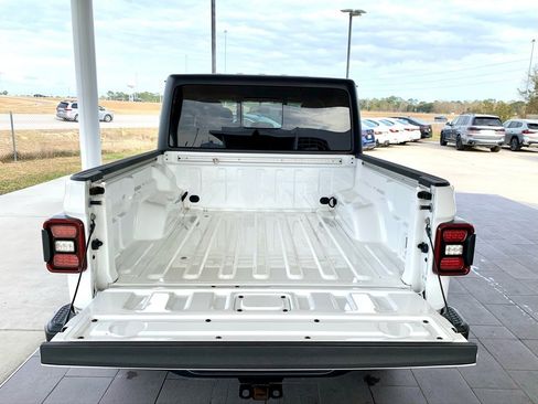 Used 2023 Jeep Gladiator Willys image 21