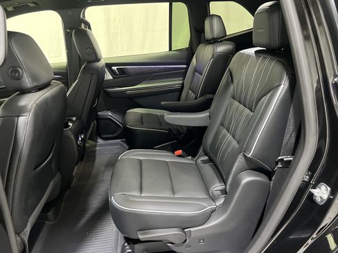 Certified 2026 Buick Enclave Avenir w/ Super Cruise Package AWD/4WD image 17