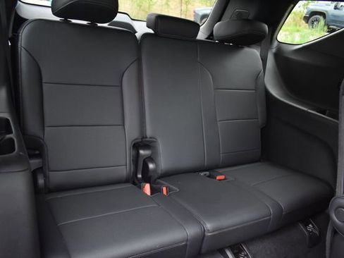 New 2025 Chevrolet Traverse High Country w/ LPO, Floor Liner Package FWD image 17