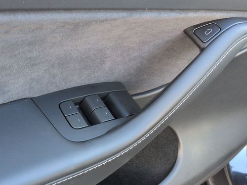 Used 2024 Tesla Model Y 2WD image 15