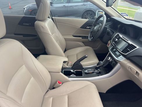 Used 2015 Honda Accord Touring image 4