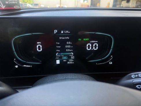 Used 2025 Kia Sportage X-Line AWD/4WD image 16