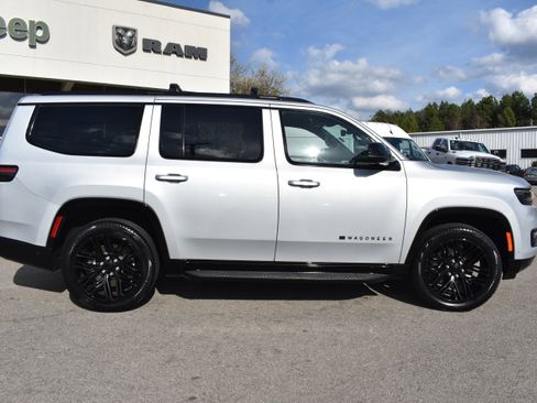 Used 2024 Jeep Wagoneer Series II w/ Convenience Group I image 10