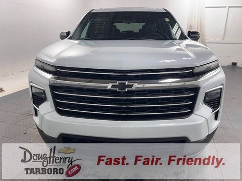 New 2026 Chevrolet Traverse LT w/ Sun and Wheel Package image 2