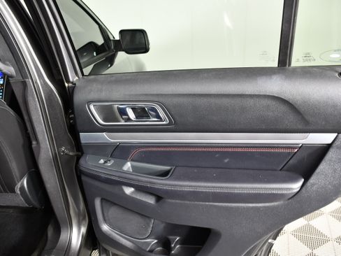 Used 2018 Ford Explorer Sport w/ Equipment Group 401A AWD/4WD image 43