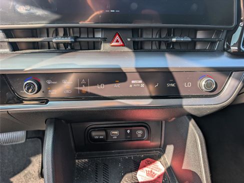 Used 2024 Kia Sportage EX image 25