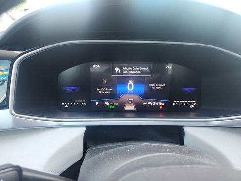 Used 2025 Volkswagen Taos SE FWD image 8