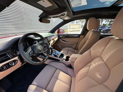 Certified 2026 Porsche Macan AWD/4WD image 4