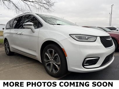 Used 2022 Chrysler Pacifica Pinnacle