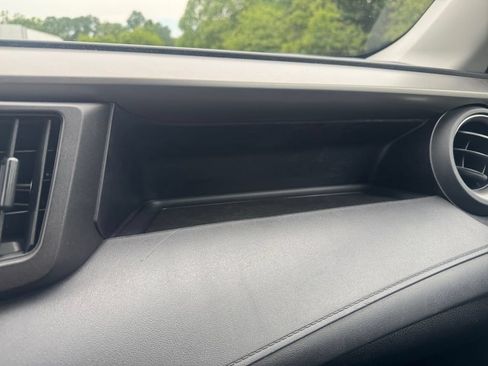 Used 2017 Toyota RAV4 LE AWD/4WD image 28