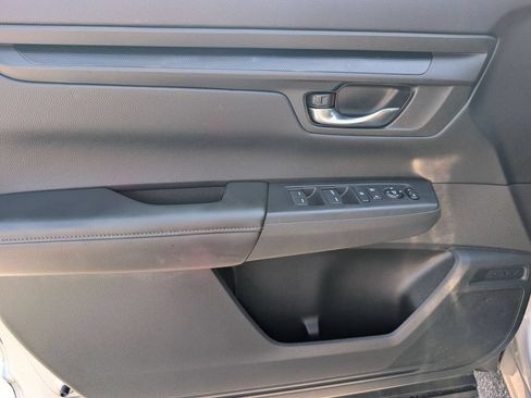 Used 2025 Honda CR-V LX image 11