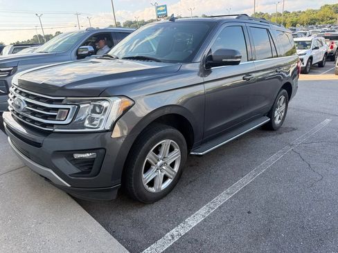 Used 2018 Ford Expedition XLT w/ Equipment Group 202A AWD/4WD image 11
