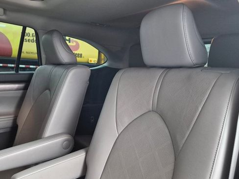 Used 2023 Toyota Highlander Platinum FWD image 14
