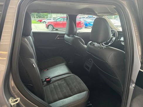 Used 2023 Mitsubishi Outlander SE FWD image 16