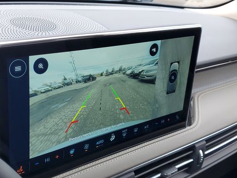 Used 2025 Lincoln Corsair AWD w/ Equipment Group 101A image 17