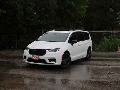 Used 2025 Chrysler Pacifica Limited