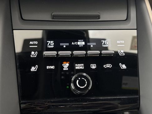 Certified 2025 Porsche Macan Electric image 18