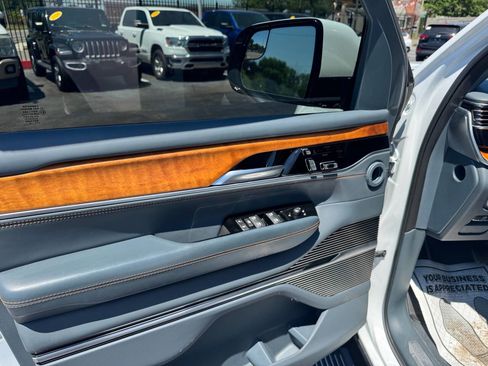 Used 2022 Jeep Grand Wagoneer Series III AWD/4WD image 15