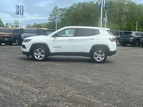 Used 2024 Jeep Compass Latitude AWD/4WD image 4
