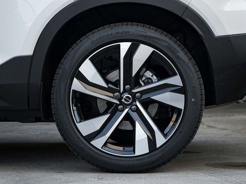 New 2025 Volvo XC40 B5 Plus w/ Protection Package Premier image 4