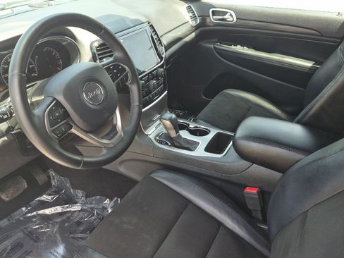 Used 2019 Jeep Grand Cherokee Altitude RWD image 9