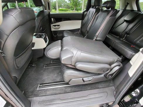 Used 2022 Kia Carnival EX FWD image 14