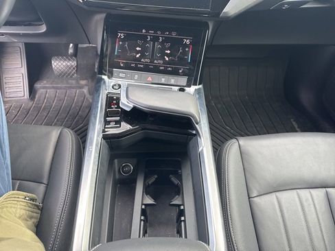 Used 2024 Audi Q8 e-tron Premium image 11