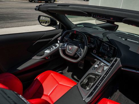 Used 2025 Chevrolet Corvette Stingray Convertible w/ Z51 Performance Package RWD image 7