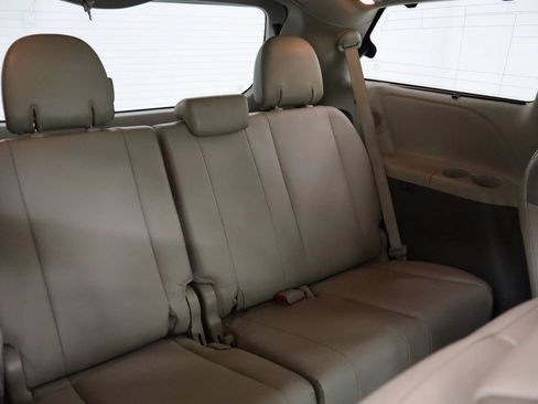 Used 2013 Toyota Sienna Limited w/ Premium Pkg FWD image 23